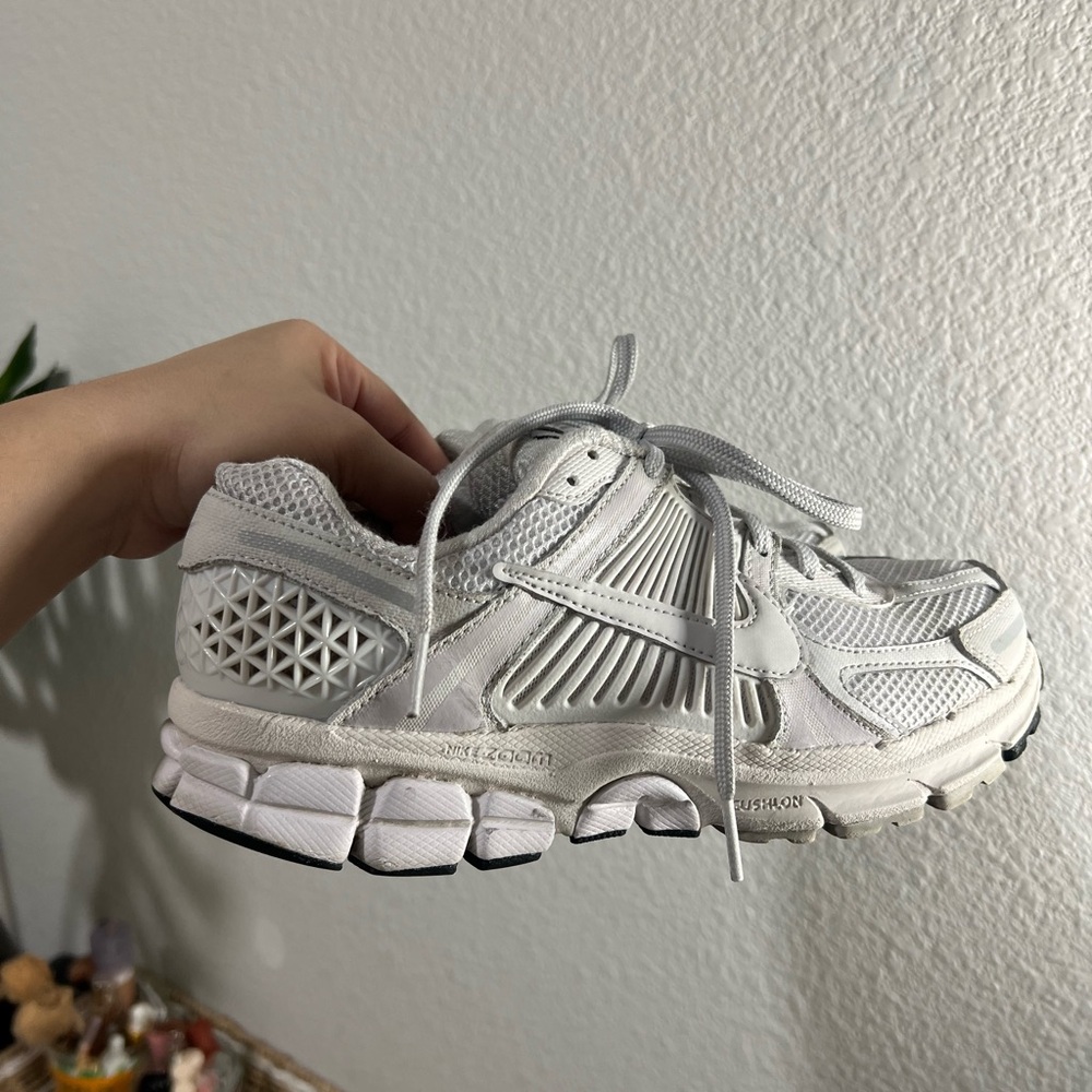 NIKE Zoom Vomero 5 Sneakers - Picture 11 of 12